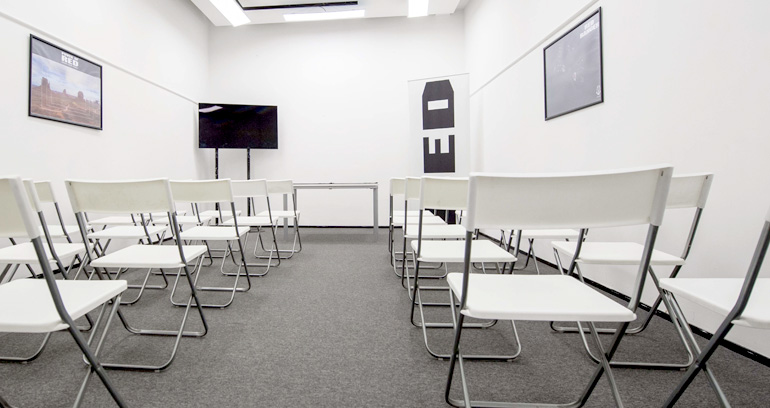 Sala per corsi di aggiornamento e formazione, presentazioni e meeting (circa 30 posti)