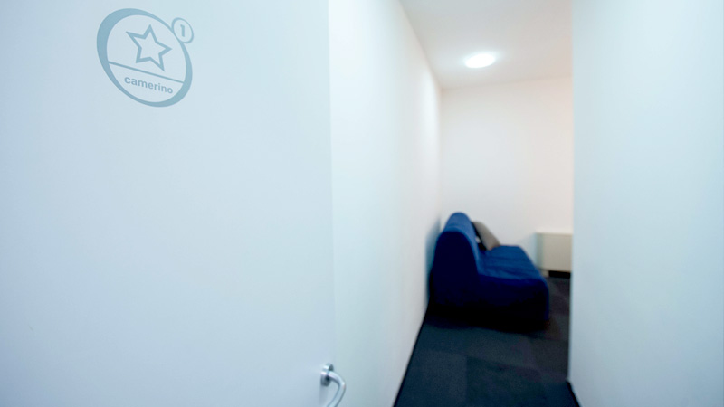 Ingresso carrabile, area accoglienza, locali redazionali e comode facilities